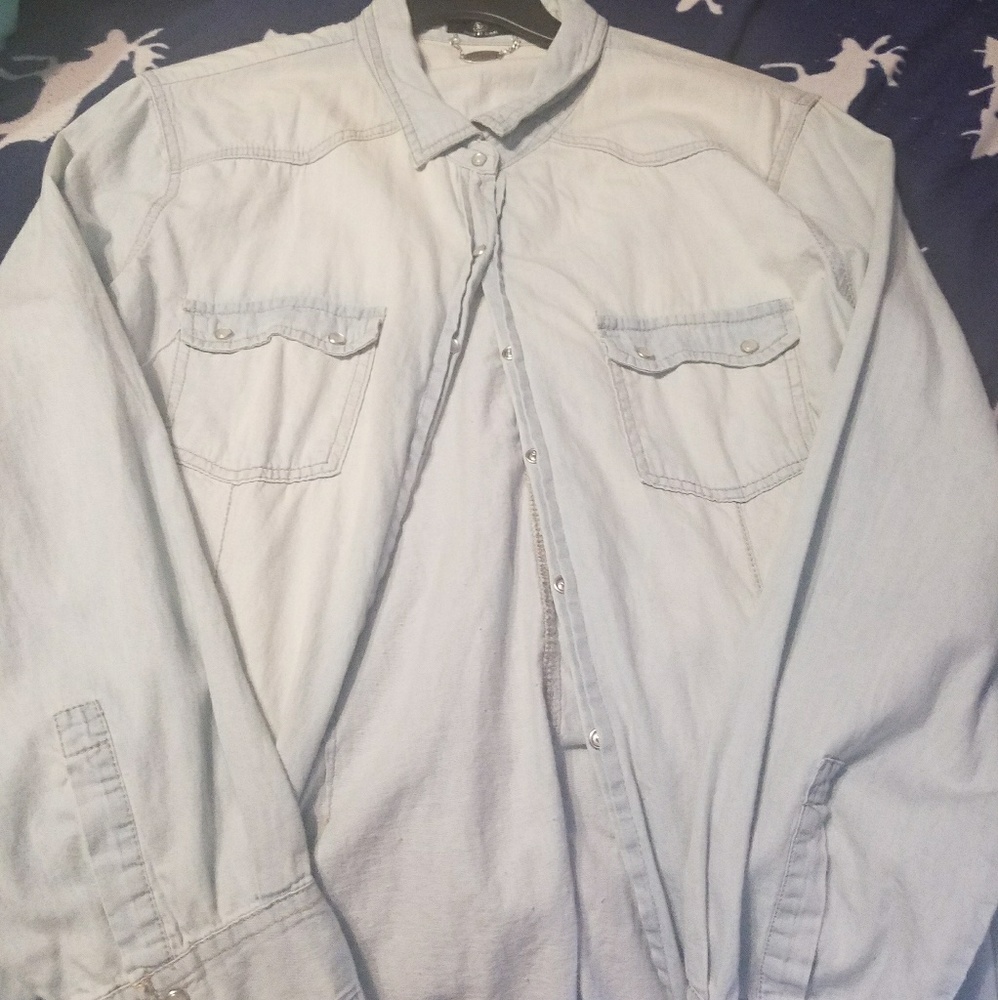 Shirts - Picture 4 of 8